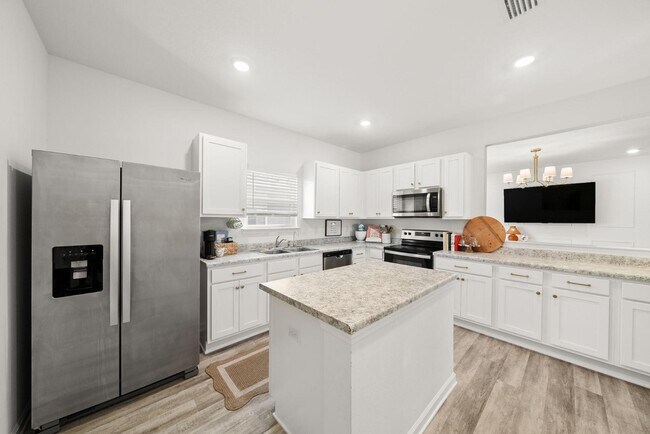 Building Photo - 39 Bluebeech St