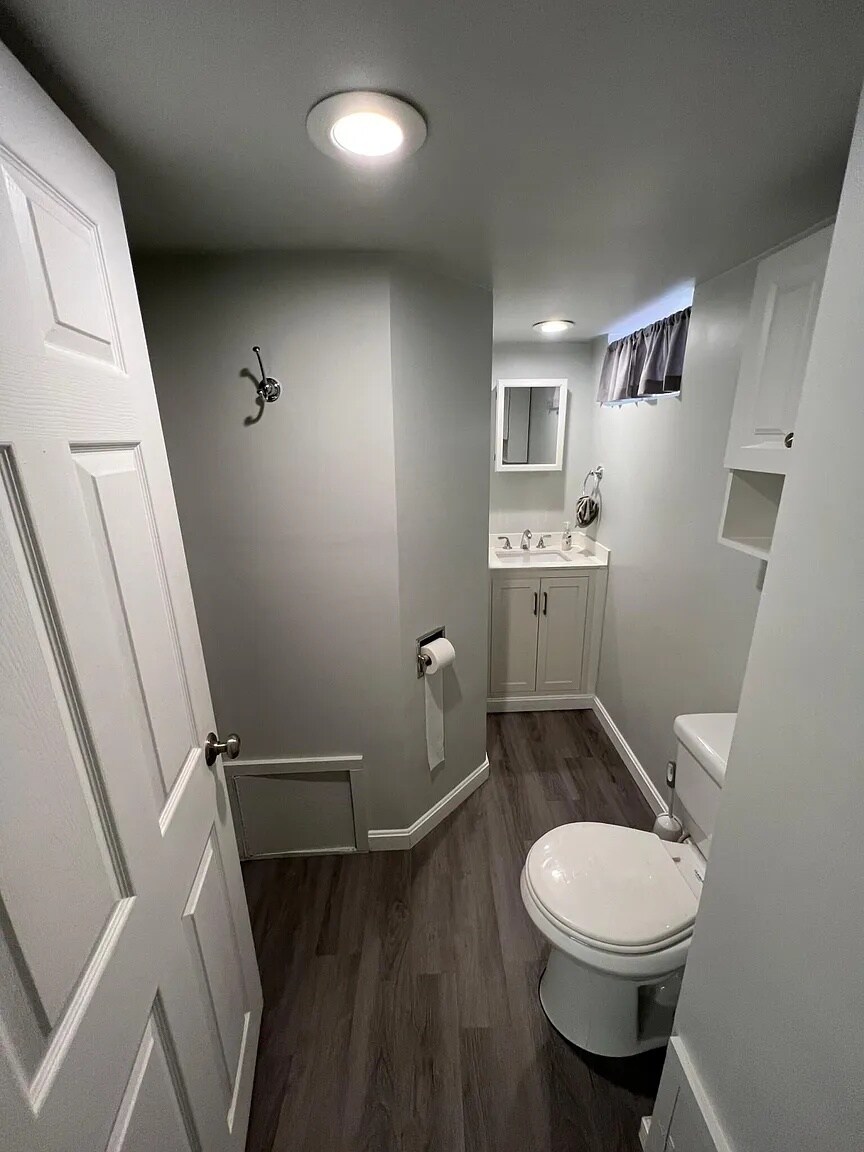 Building Photo - 10 Wallace St