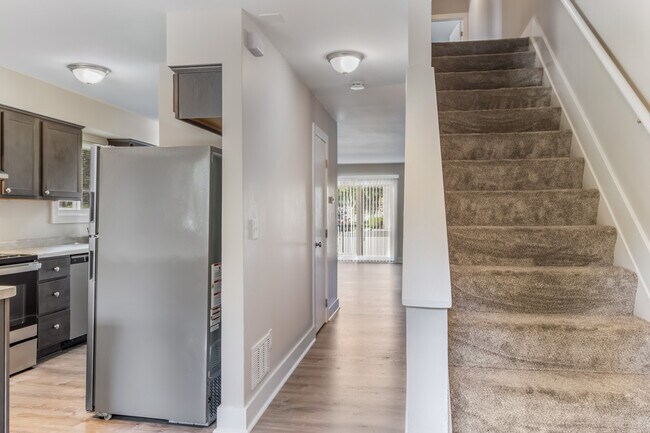 Building Photo - 533 Misty Meadow Blvd