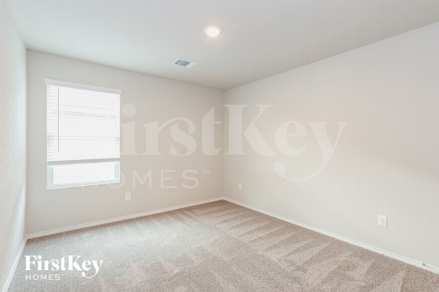 Building Photo - 10606 Varmus Dr
