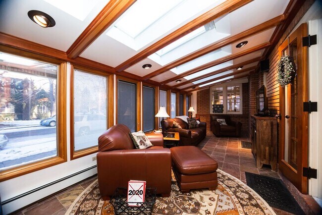 Building Photo - 2 Bedroom + Office, 3 Bath in Old Town Fort Collins