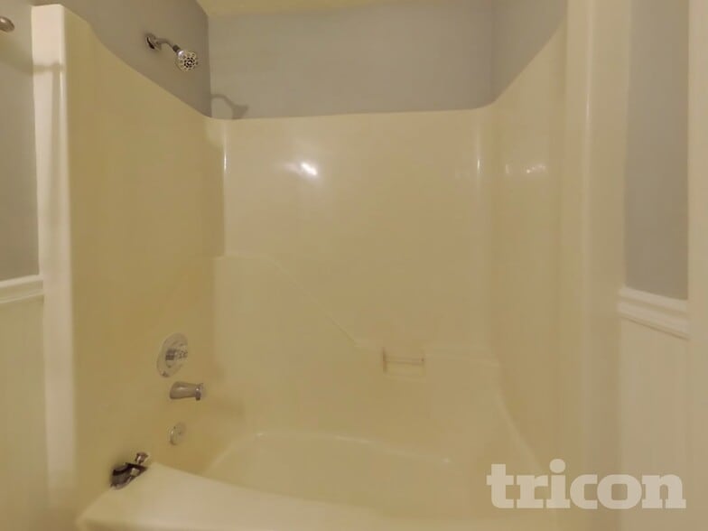 Building Photo - 411 Stewart Dr