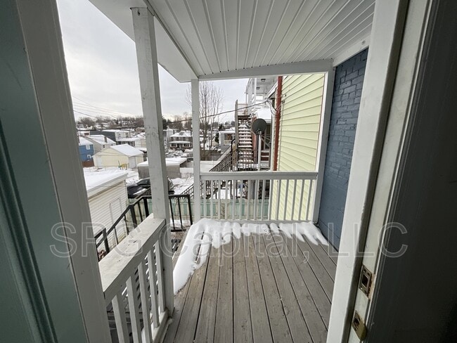 Building Photo - 928 W Princess St