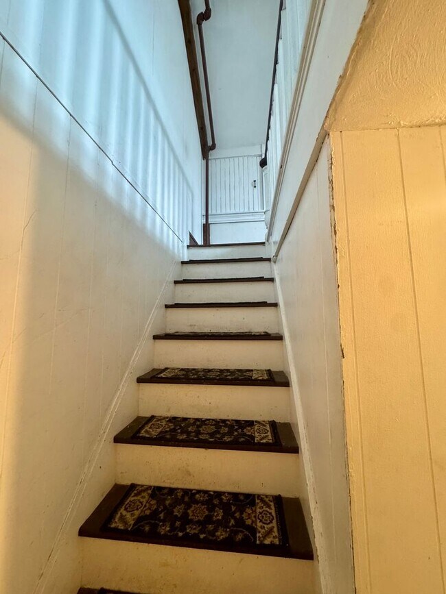 Building Photo - 4451 Highridge St