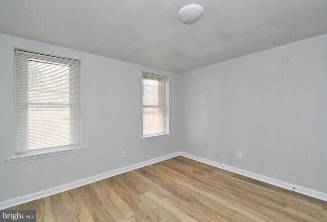 Building Photo - 5816 Knox St