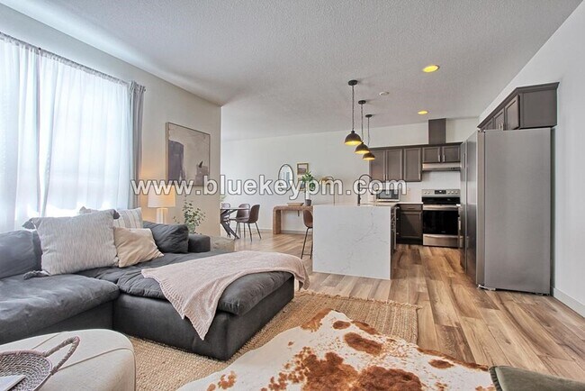 Building Photo - 3 Bed, 2.5 Bath Home Located Near Legacy S...