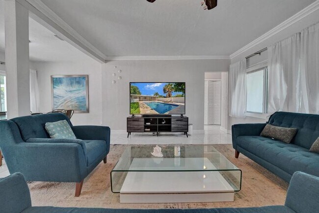 Building Photo - 3 bedroom in Dania Beaach FL 33004