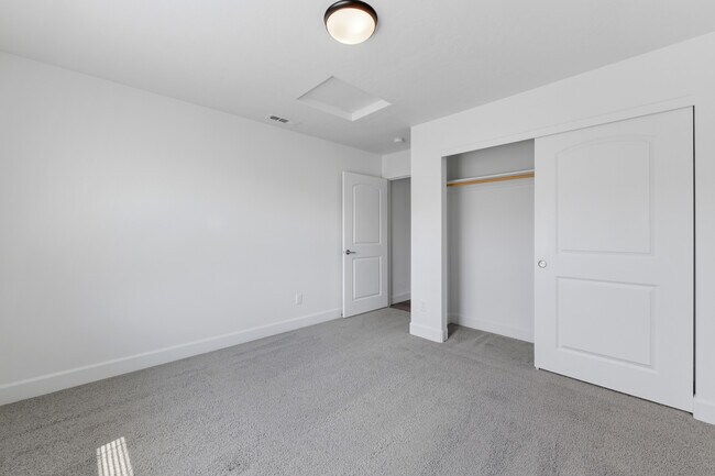 Building Photo - 1713 Willow Way