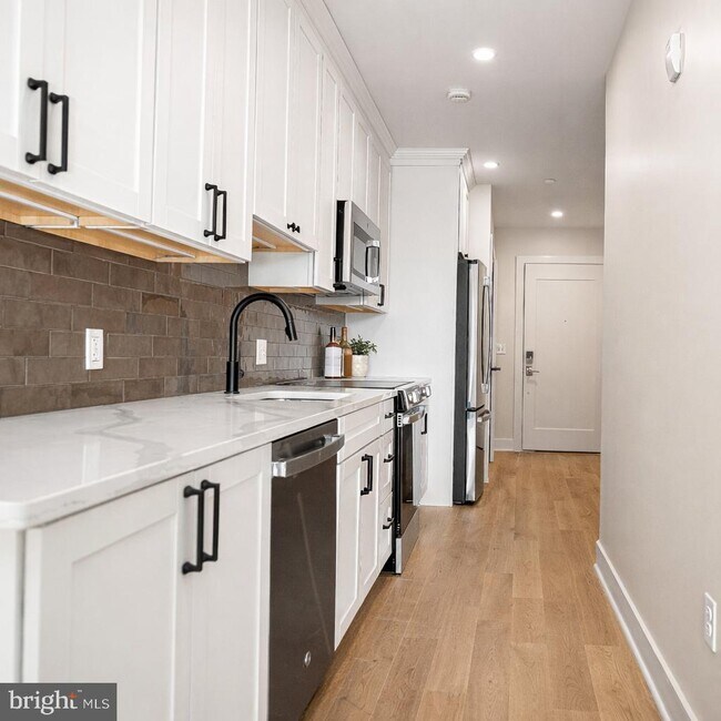 Building Photo - 128 N Bond St