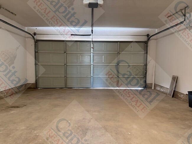 Building Photo - 804 Ranchoak Dr