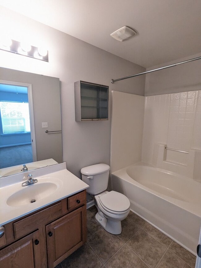 Building Photo - CORNELIUS  2 BEDROOM TOWNHOME