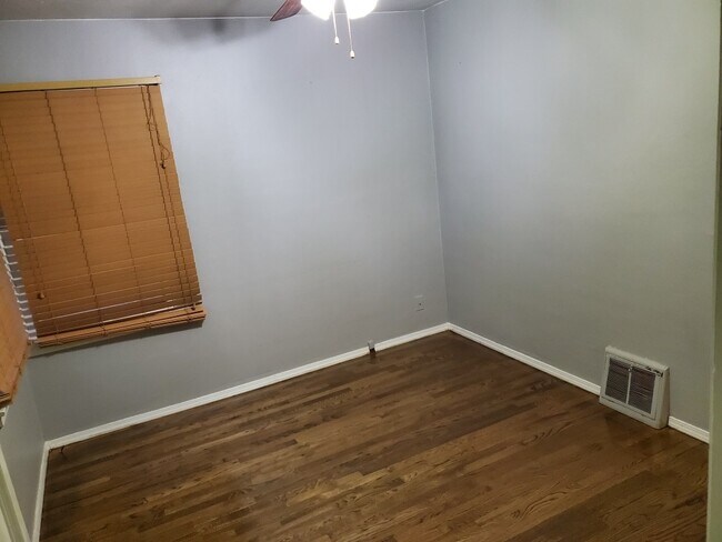 Building Photo - 3004 2nd Ave S