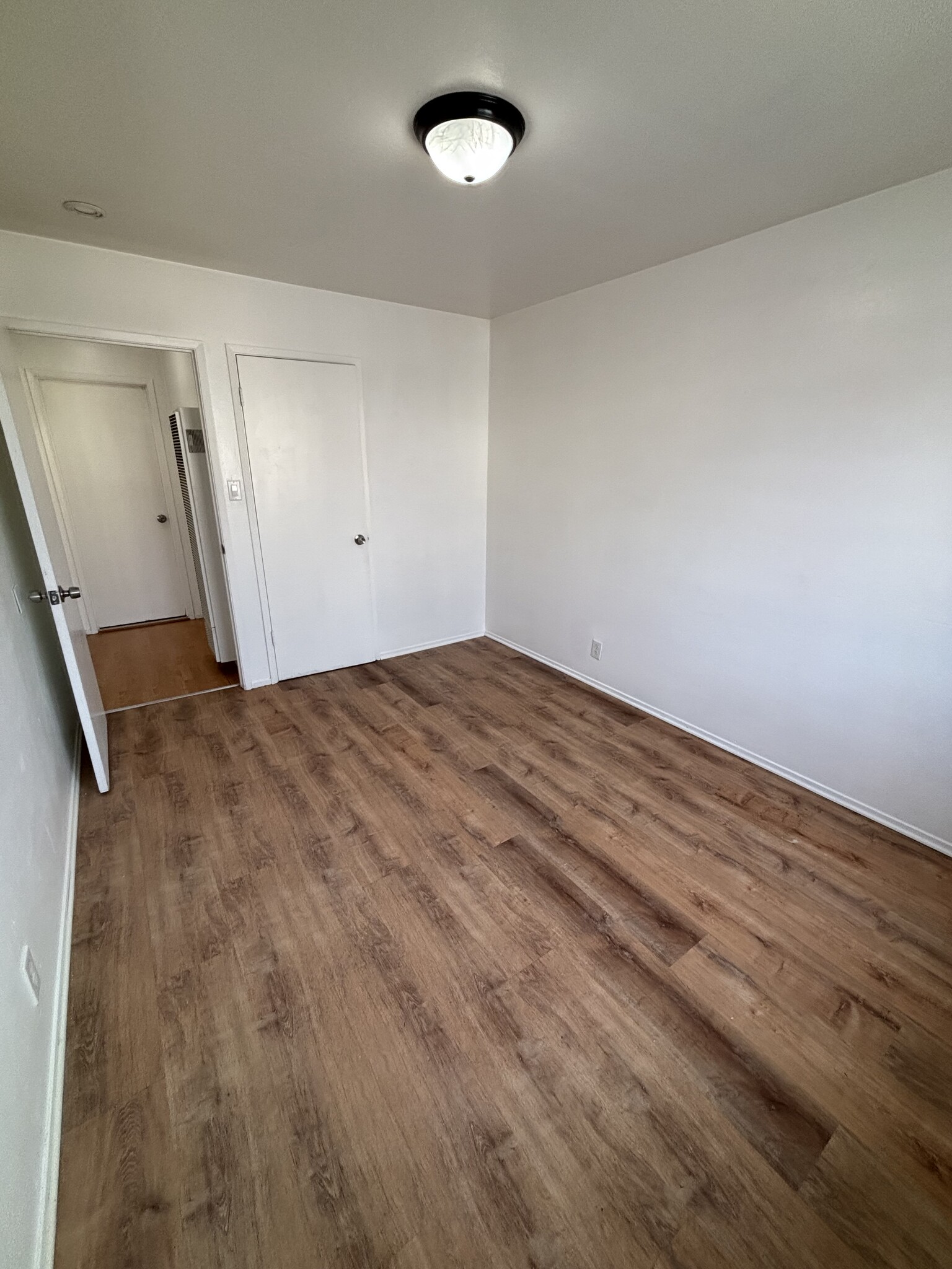 Bedroom with hardwood floors - 3044 Market St