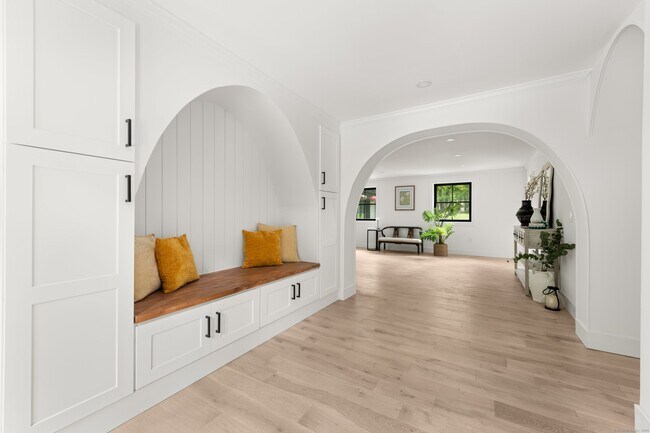 Building Photo - 372 Tucker Hill Rd