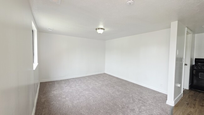 Building Photo - 428 Navajo St