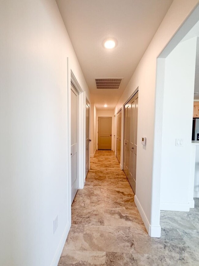 Building Photo - 237 E 960 N
