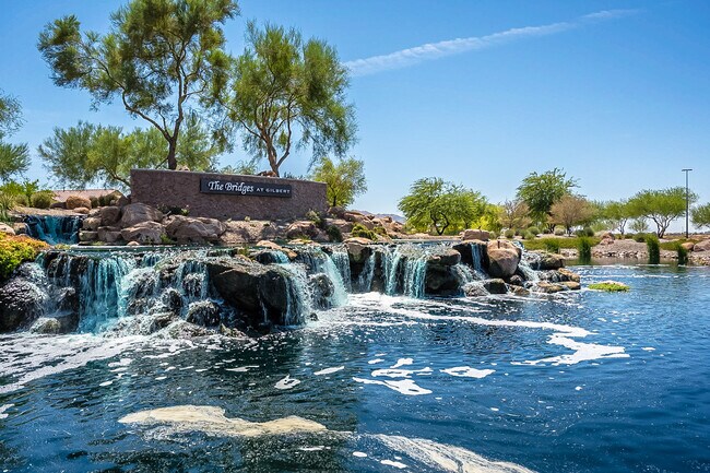 Building Photo - Stunning home with pool ready for move in