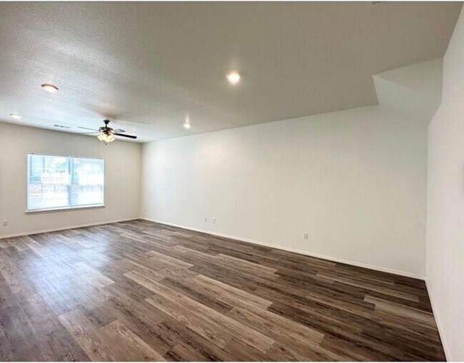 Building Photo - 4223 W Santa Fe St