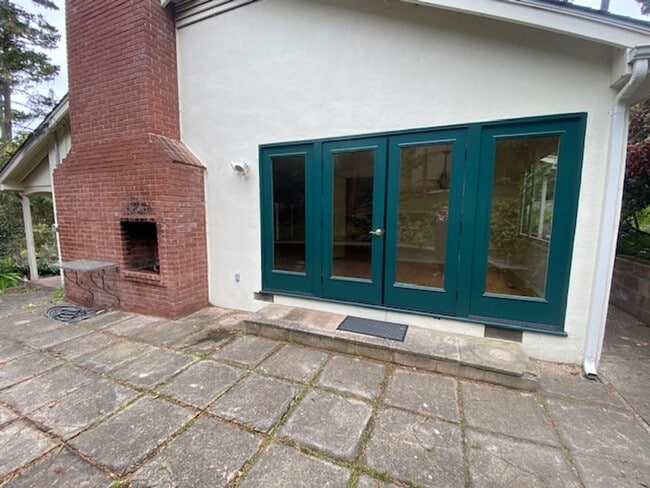 Building Photo - 3093 Hermitage Rd