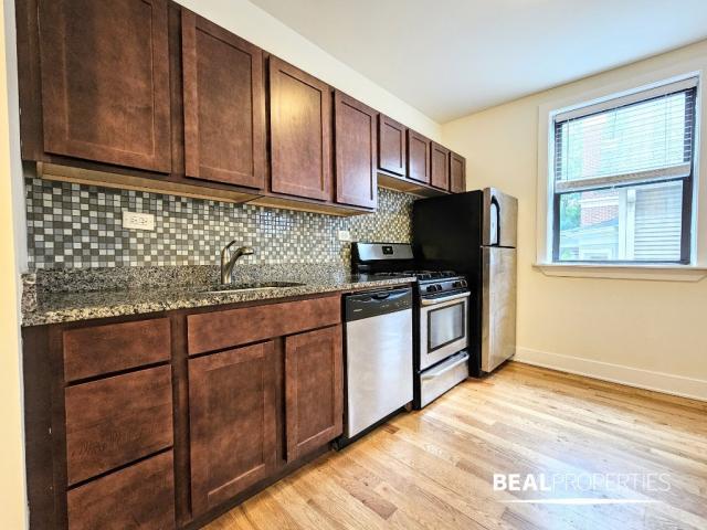 Building Photo - 2 bedroom in CHICAGO IL 60613