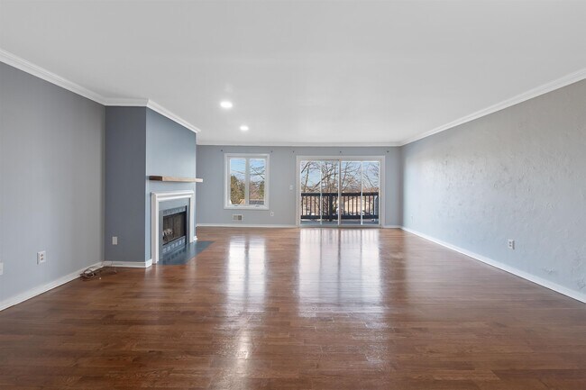 Building Photo - 18 SKYVIEW Ter