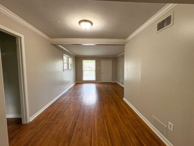 Building Photo - 4 bedroom, 2 bathroom house near Perkins and Willow / Colonial Acres area of Memphis