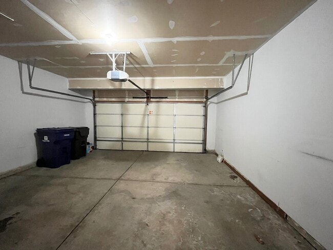 Building Photo - 1919 Golden Gate Ln