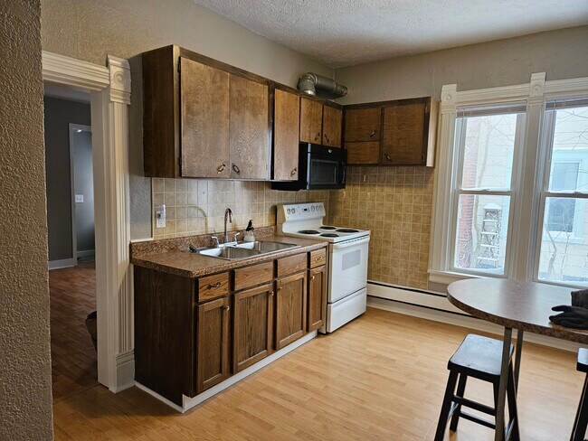 Building Photo - 1444 Main St