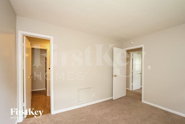 Building Photo - 8074 Hague Rd