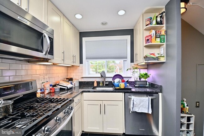 Building Photo - 3309 Martha Custis Dr