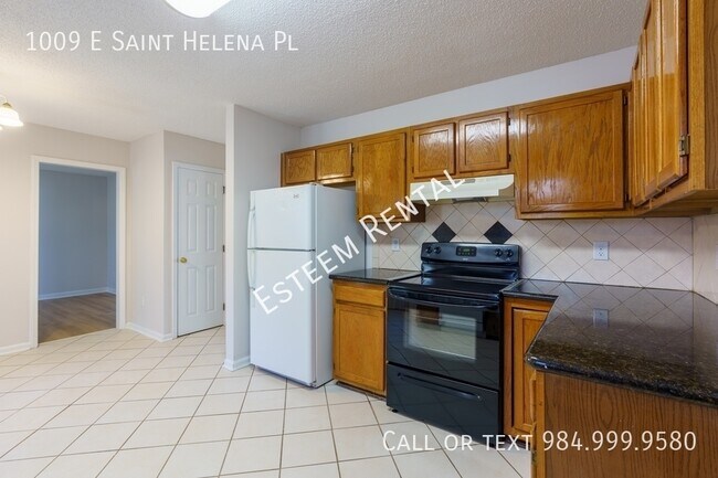 Building Photo - 1009 E St Helena Pl