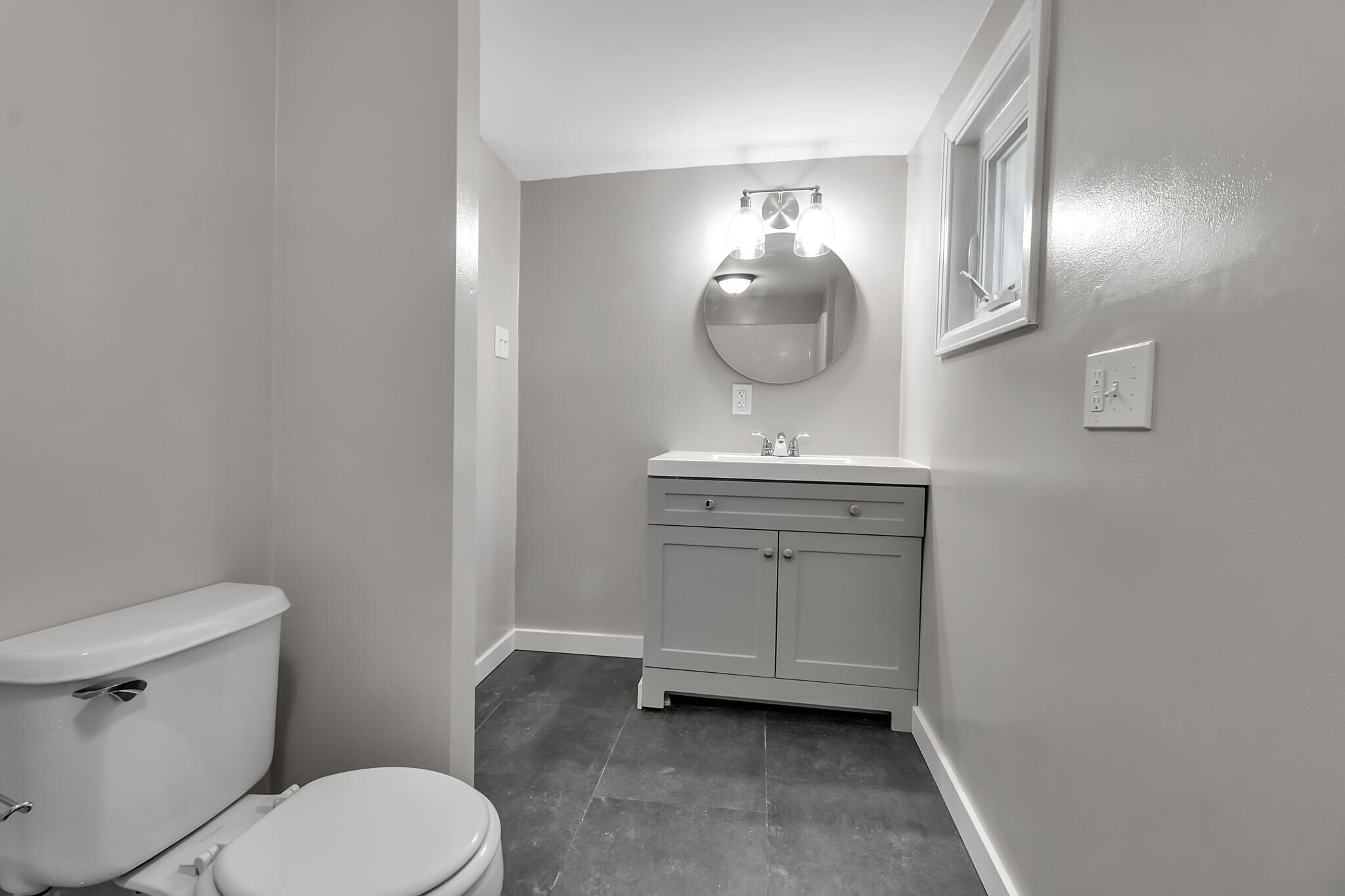 upstairs bathroom - 56 Garfield St