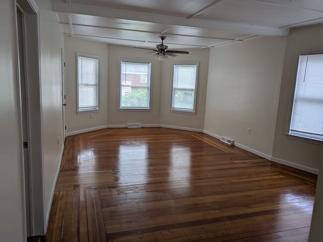 Building Photo - 165 Grove St