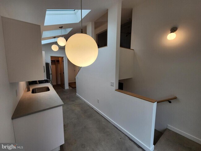 Building Photo - 1048 Prospect St