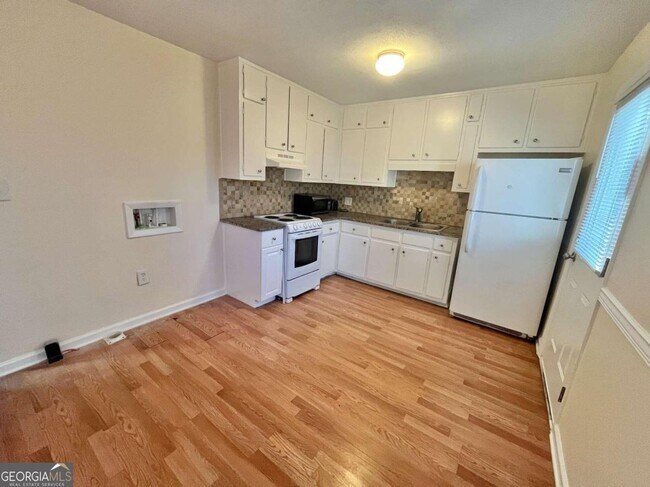 Building Photo - 1002 Level Creek Rd