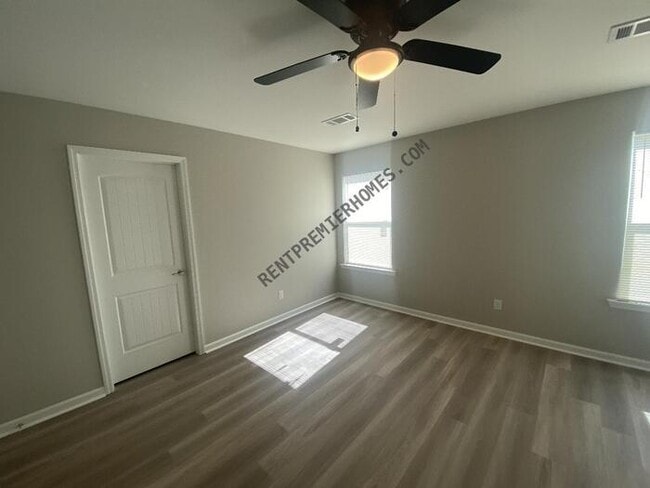 Building Photo - 1311 Lee Mac Dr