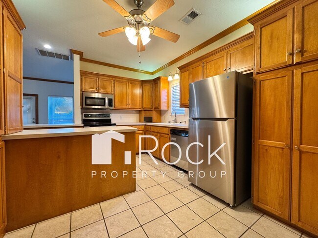 Building Photo - Charming 3-Bed 3-Bath Home with Tornado Sh...