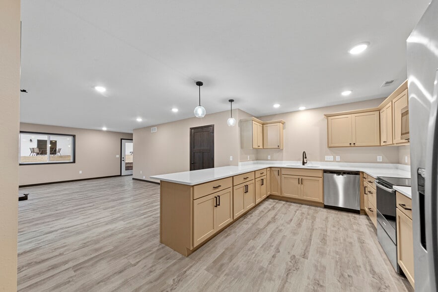 Building Photo - 3200 Noble Dr