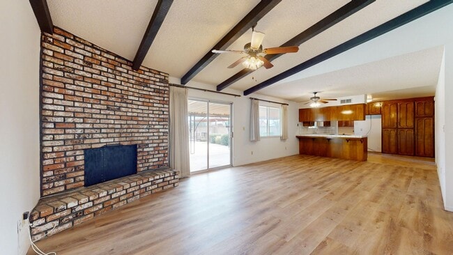 Building Photo - 827 N Armstrong Ave