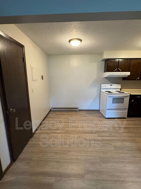 Building Photo - 206 1st St