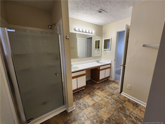 Building Photo - 264 Waterdown Dr