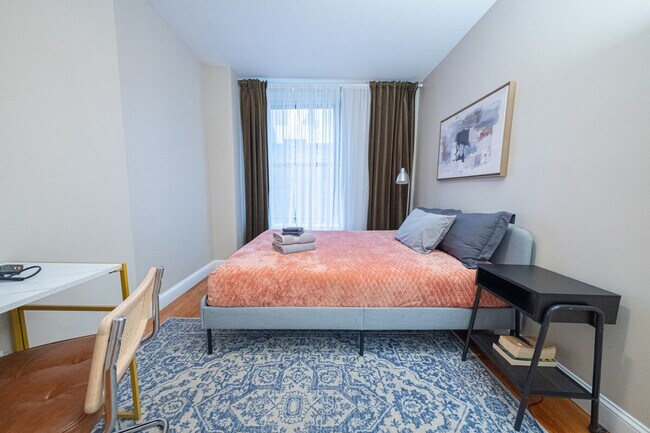 Building Photo - 230 W 113th St