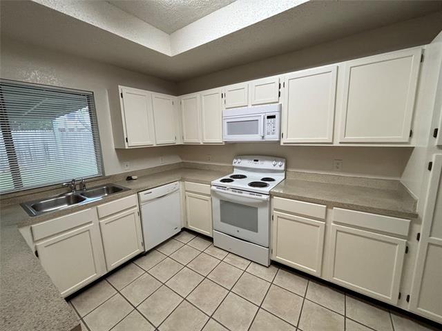 Building Photo - 2514 Livingston Ln