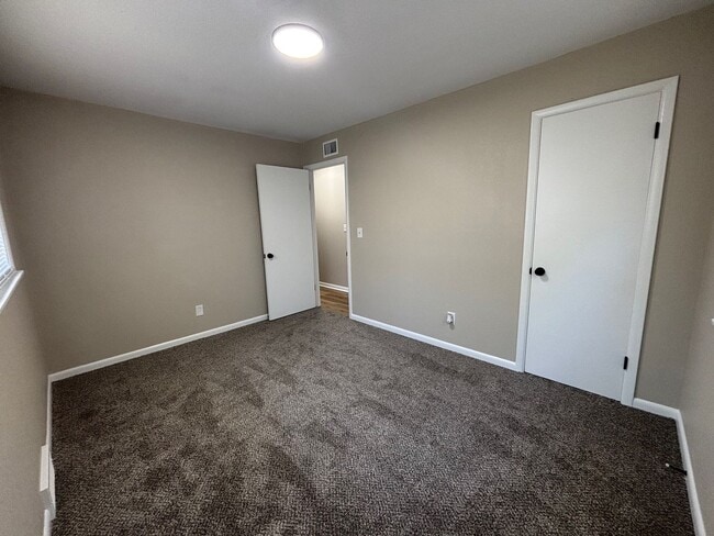 Building Photo - Stylishly Updated 3 Bedroom Home with Fresh Modern Finishes.