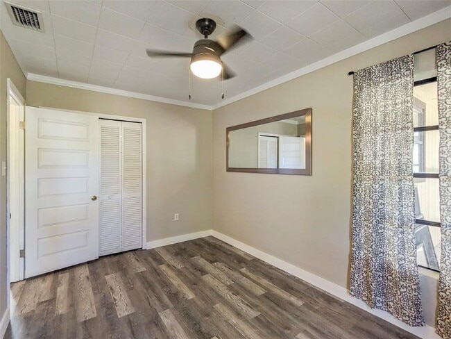 Building Photo - 6504 Lincoln Rd