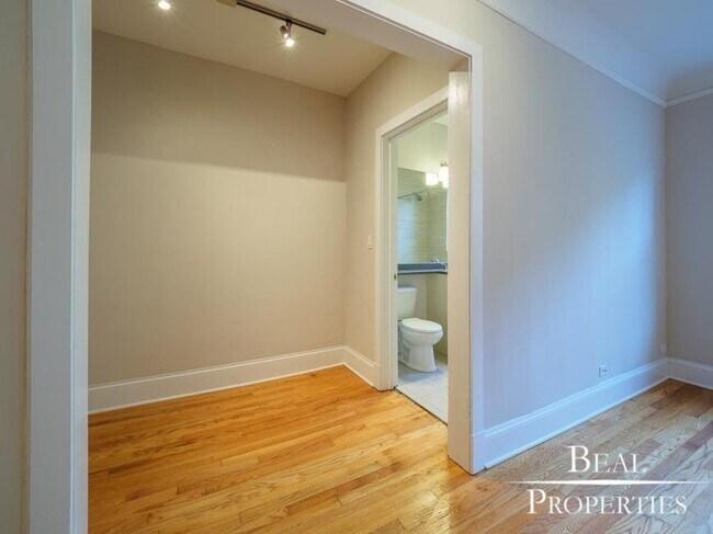 Building Photo - 0 bedroom in CHICAGO IL 60647
