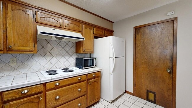 Building Photo - 2704 Wilderness Dr N