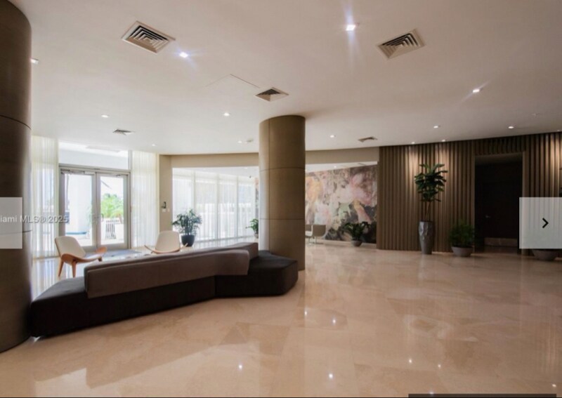 Building Photo - 10275 Collins Ave