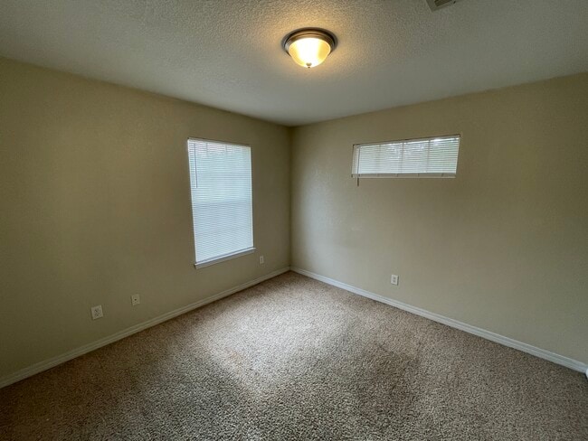 Building Photo - 5200 Arrowhead Rd