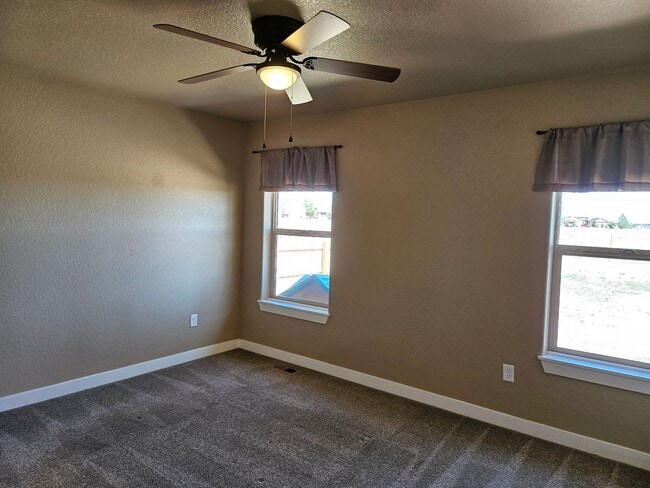 Building Photo - ALL PROSPECTIVE TENANTS MUST SUBMIT A $58 ...